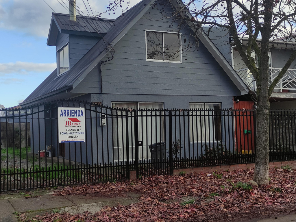 Casa de 2 pisos, 3 dormitorios – foto 1