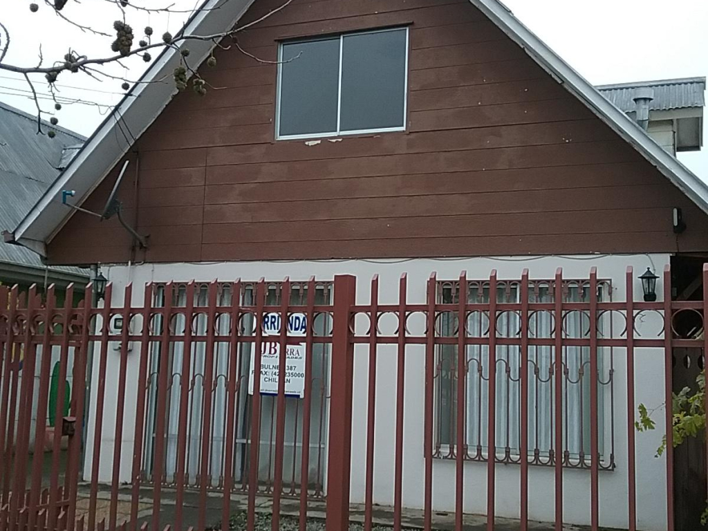 Casa de 2 pisos en excelente estado – foto 1