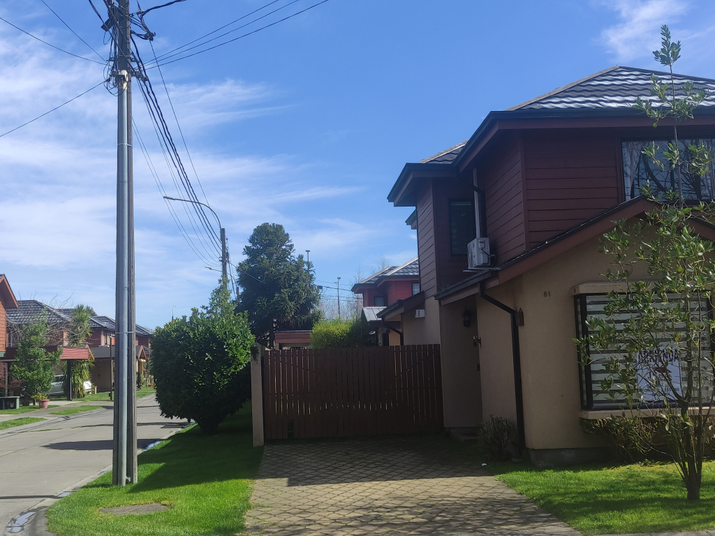 Casa de 2 pisos con quincho – foto 1